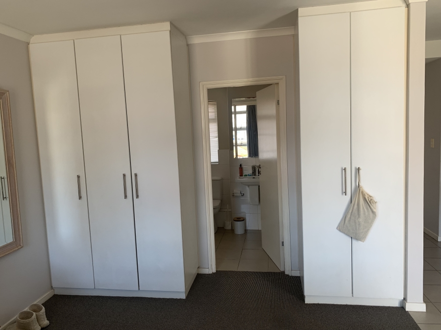 1 Bedroom Property for Sale in Vredehoek Western Cape